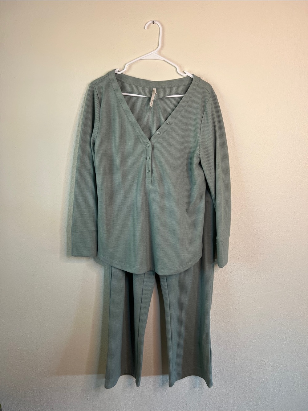 Women's Sage Green Waffle-Knit Sleep Set - Long Sleeve V-neck Henley Top & Pants